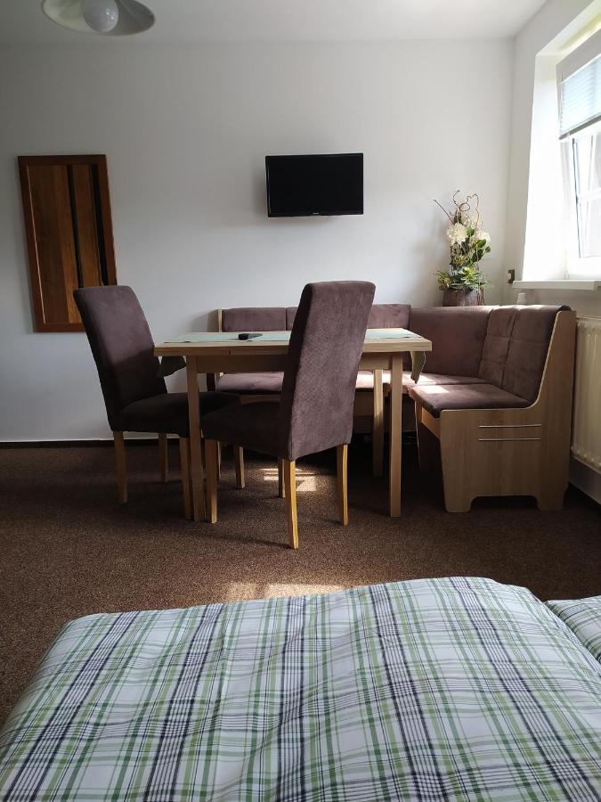 Hotel U Tomicku à Paseky nad Jizerou Extérieur photo