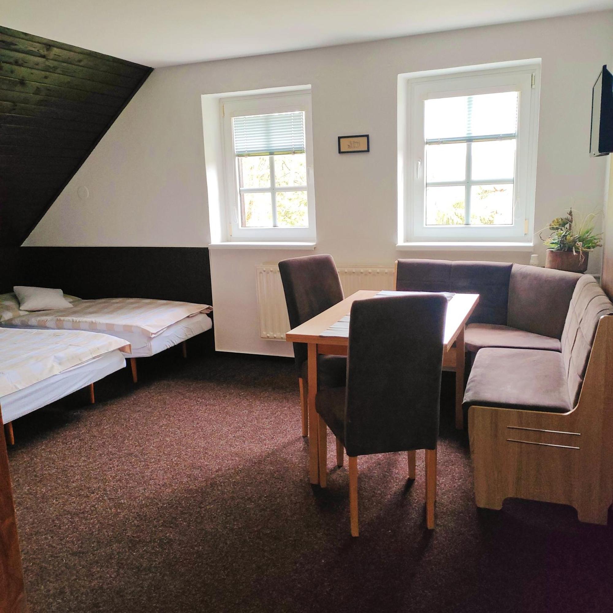 Hotel U Tomicku à Paseky nad Jizerou Extérieur photo